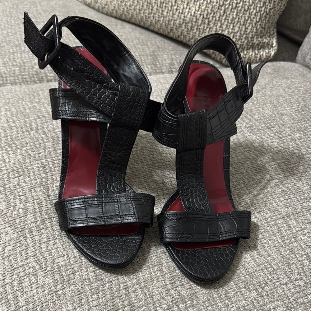 Ann Marino Elegant Black Strappy Sandals